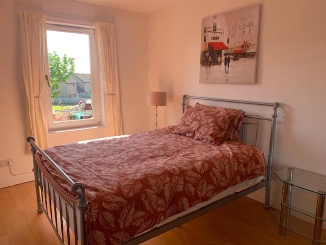 Modern One Bedroom Apartment Лосимът Екстериор снимка